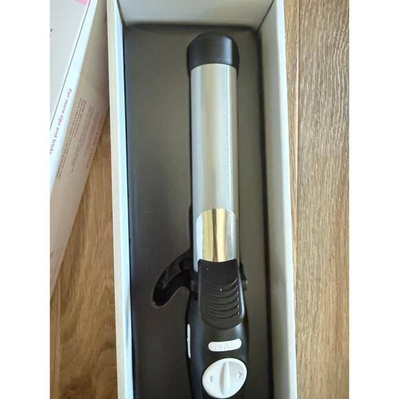The Beachwaver Co. - Beachwaver S1.25 Rotating Curling Iron - Picture 4 of 10